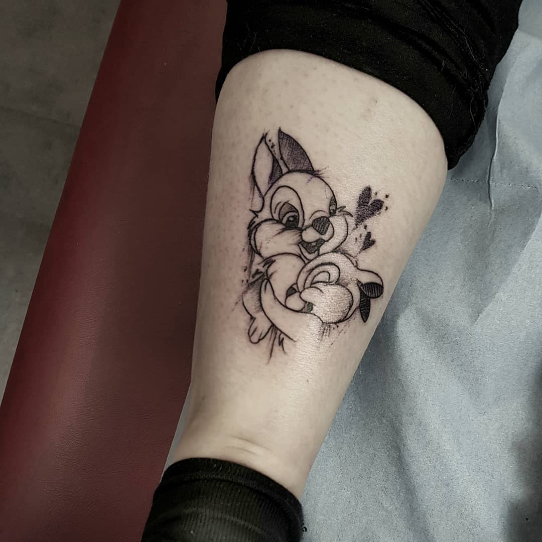 小腿黑灰卡通兔子纹身图案