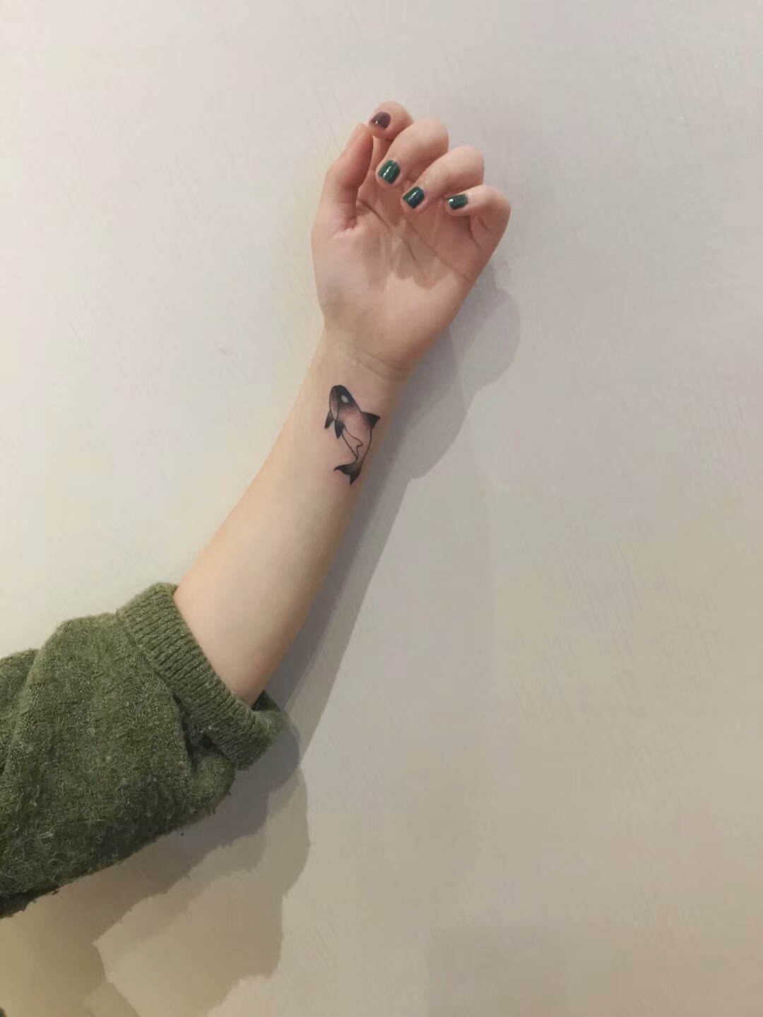 手腕鲨鱼纹身图案
