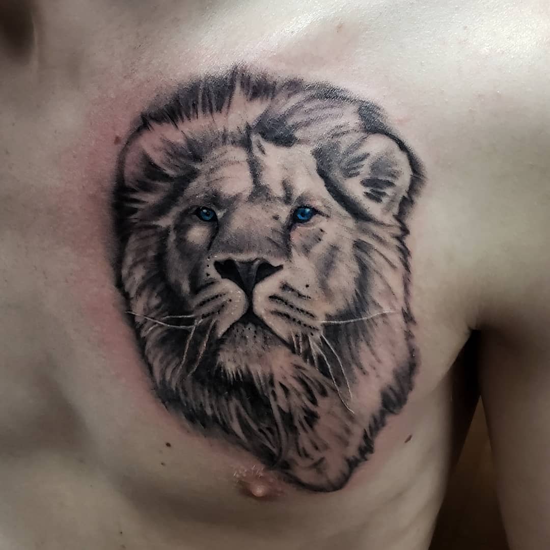 胸口狮首纹身图案