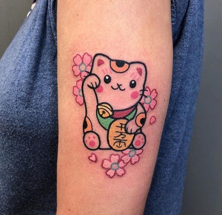 粉色的招财猫和樱花纹身图案